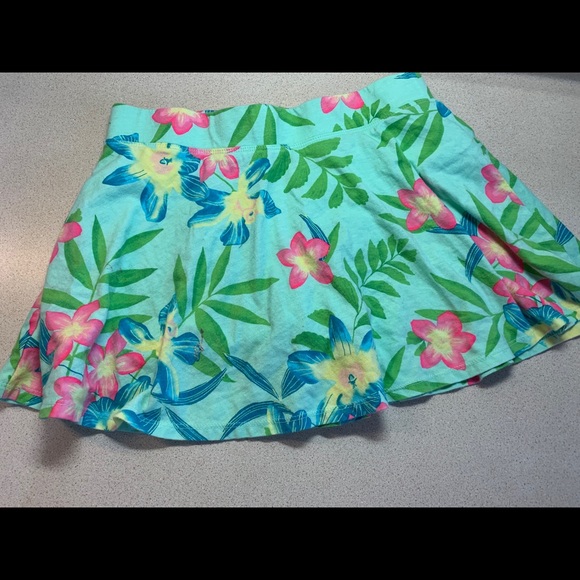 2 skorts & 1 pink skirt - Picture 3 of 10